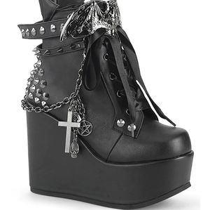 No Bat Days Wedge Boots [POISON-107-BVL]